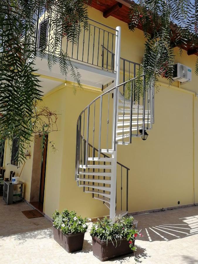 Villa Sole - Finaiti - Appartamento Per Turisti Floridia Exteriör bild